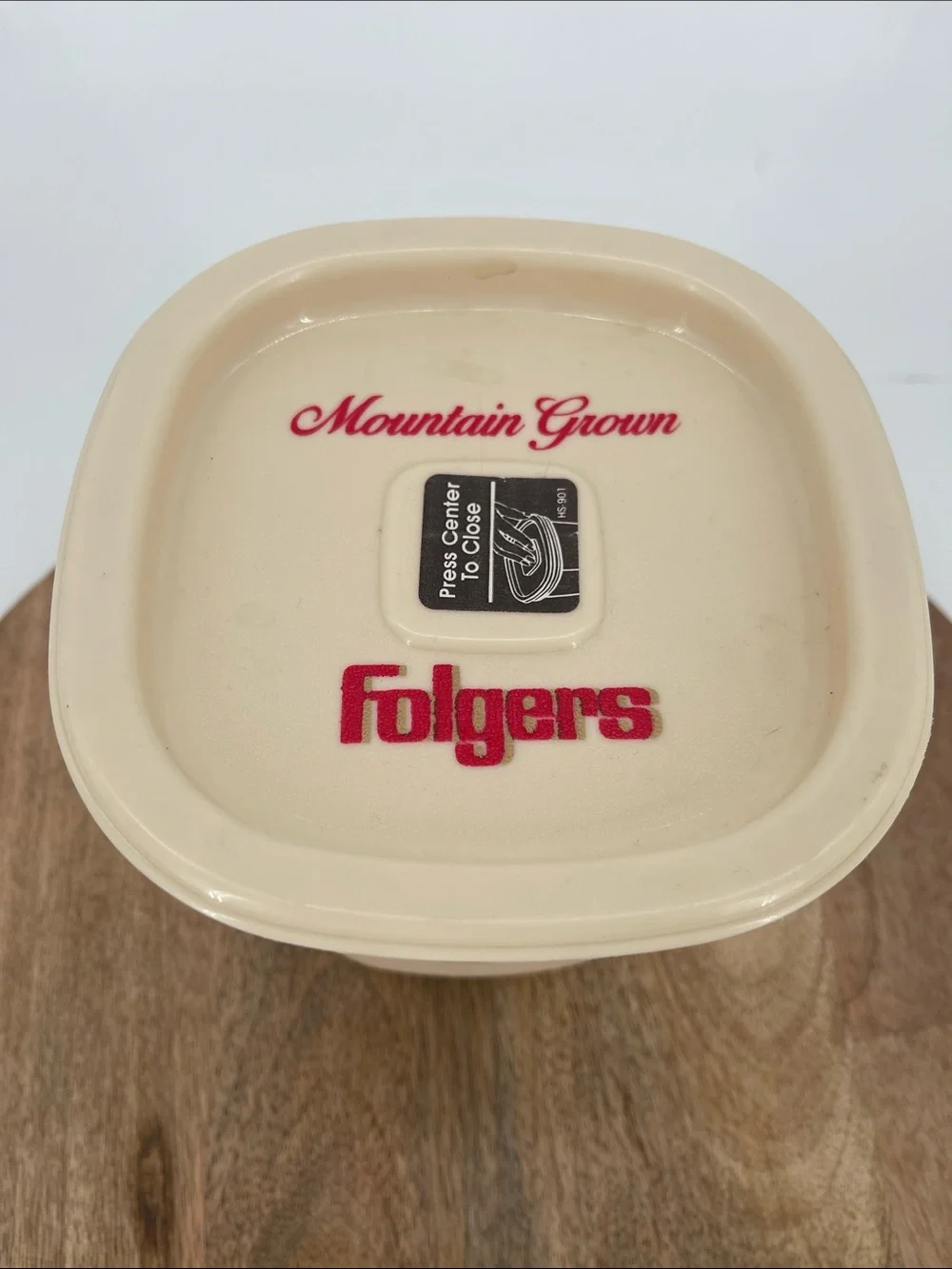 Vintage Rubbermaid Folgers Coffee Servin Saver Container-6 Cups